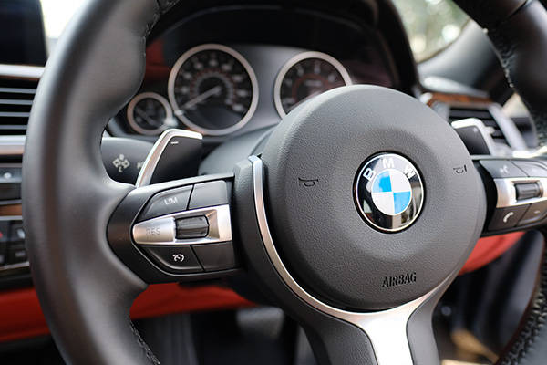 מודעת מכירה של רכב BMW - מתקפת דיוג נגד דיפלומטים באוקראינה